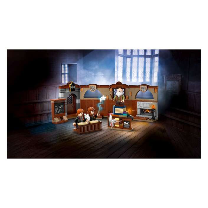 LEGO® HARRY POTTER™ 76442 Dvorac Hogwarts™: sat Čarolija