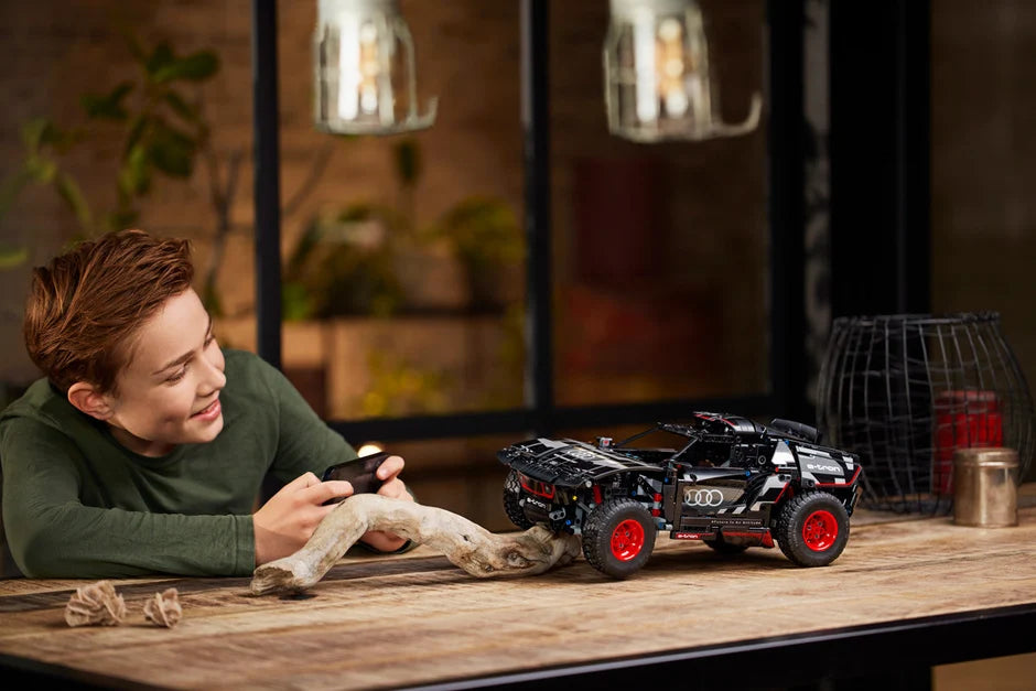 LEGO® TECHNIC™ 42160 Audi RS Q e-tron
