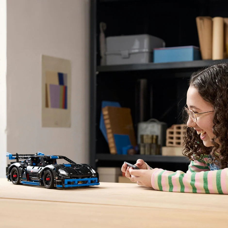 LEGO® TECHNIC™ 42176 Trkaći auto Porsche GT4 e-Performance