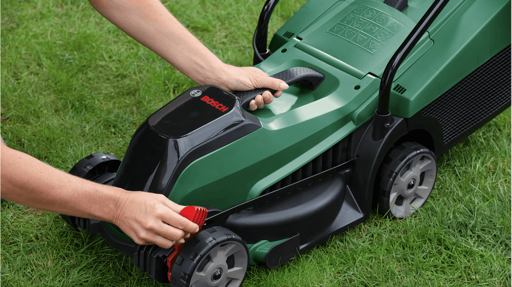 BOSCH aku kosilica citymower 18V-32-300 set sa akumulatorom i punjačem